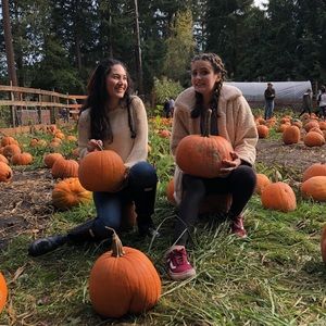 Meet your Posher, Maia